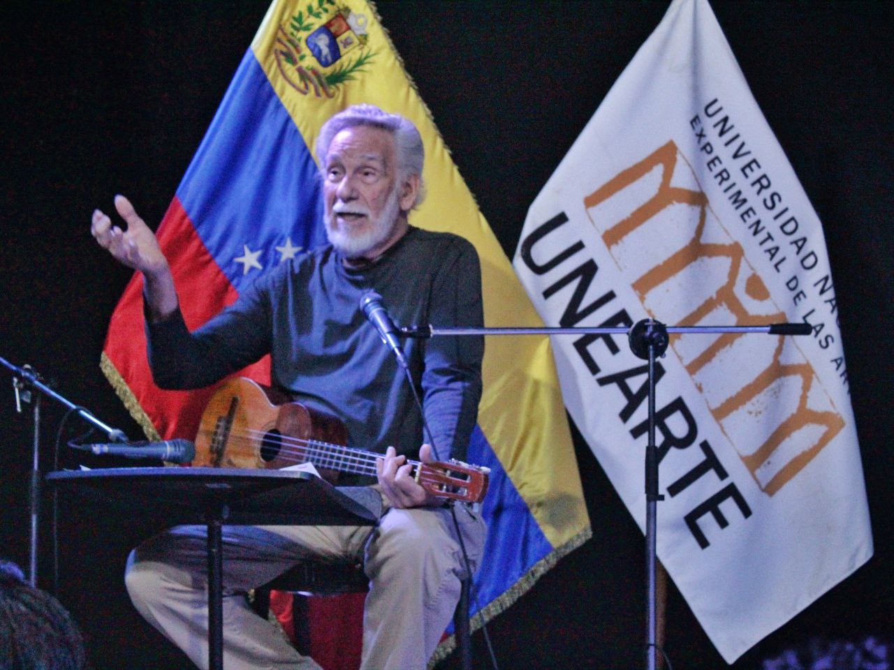 Pérez Rossi cautivó al público en la sala Horacio Peterson de la Unearte