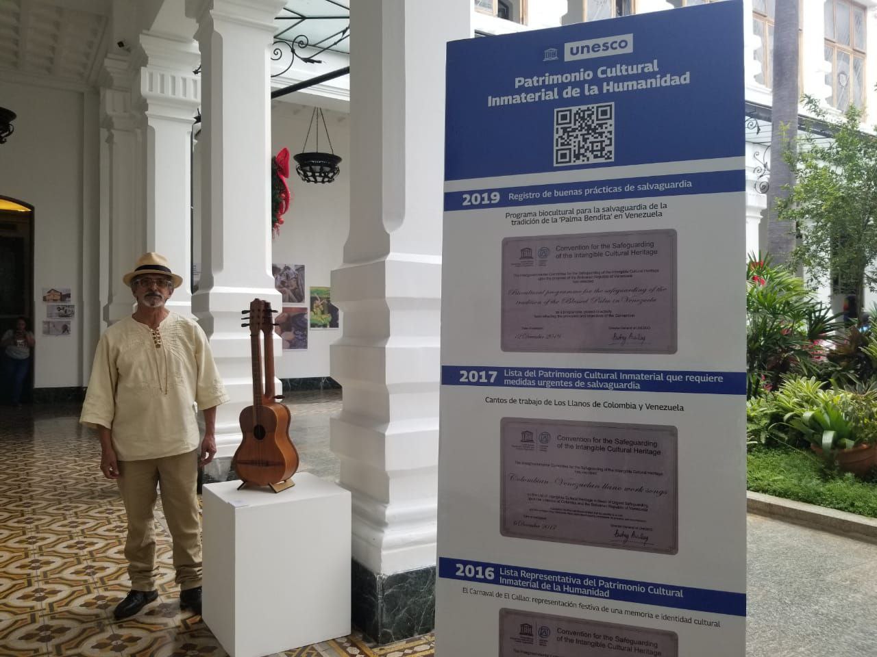 El «Cuatro Siamés» del profesor Alexander Paredes brilla en la celebración de los 80 años de la Unesco