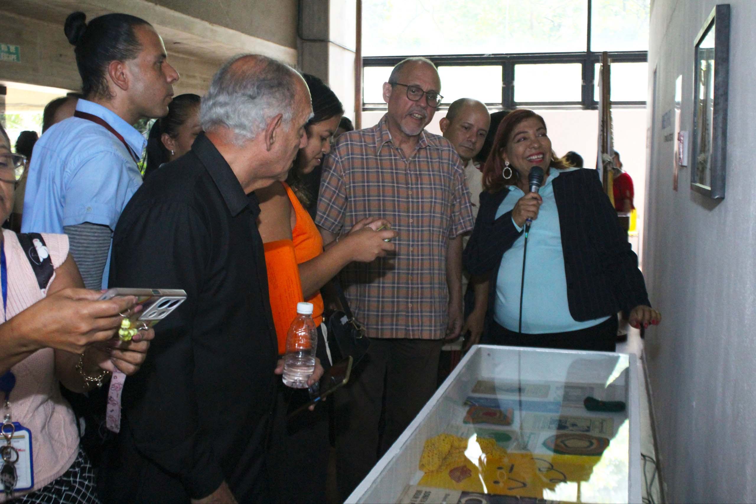 Inauguran la exposición «Modesta Bor, Centenario: Cantos de paz»